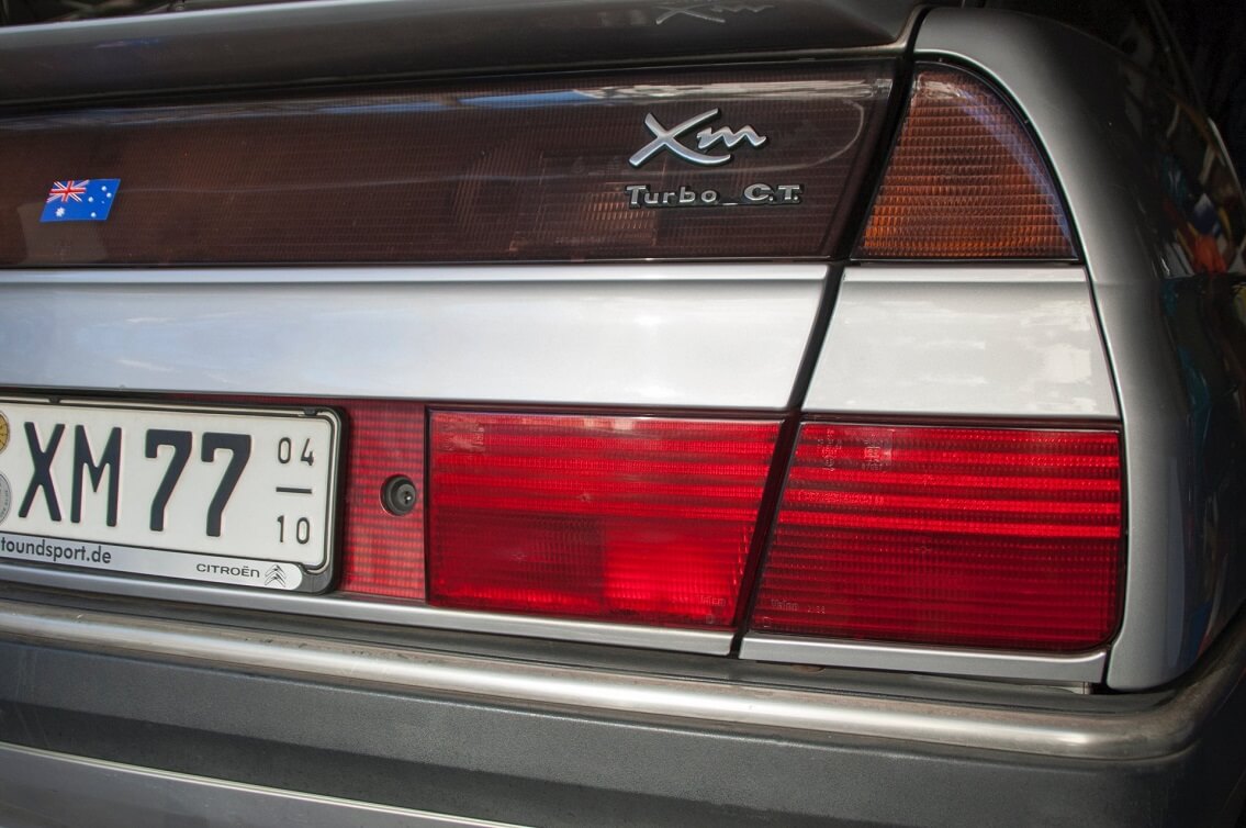 Schwarzes, rotes oder grünes Kennzeichen? Wo liegen die Unterschiede? Kofferraum mit Saisonkennzeichen