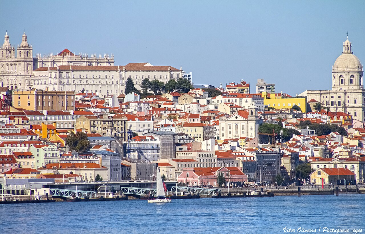 Lissabon - Blick auf die Stadt mit historischen Vierteln