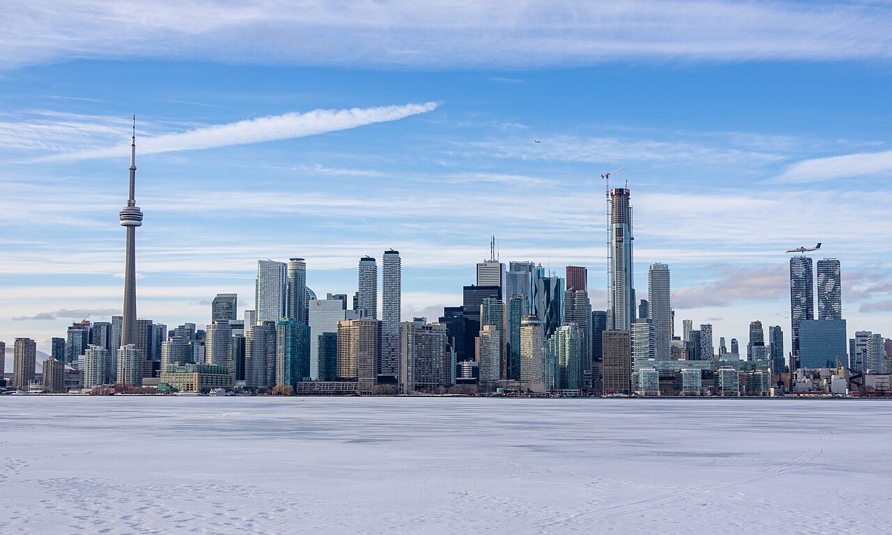 Toronto - Sicht auf die Skyline von Toronto vom Meer aus gesehen