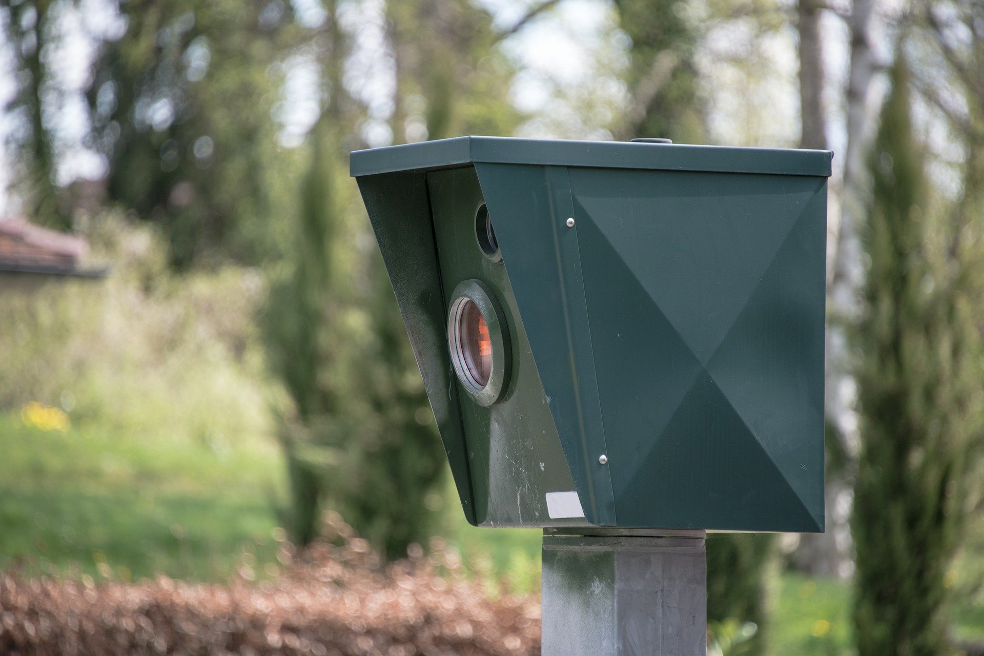 Permanently installed speed camera