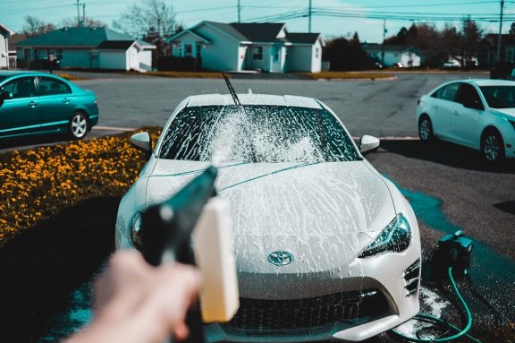 Car is washed and carved