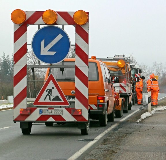 Fahrbahnsperrung während Kontrollarbeiten