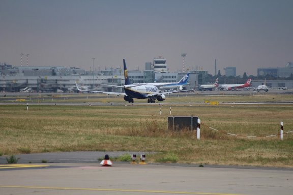 Plane at Dusseldorf Airport – comfort from the parking lot to the plan