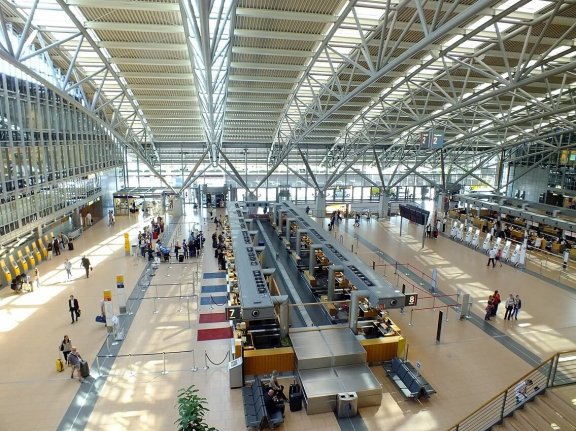 Vnitřní prostory letiště v Hamburku
