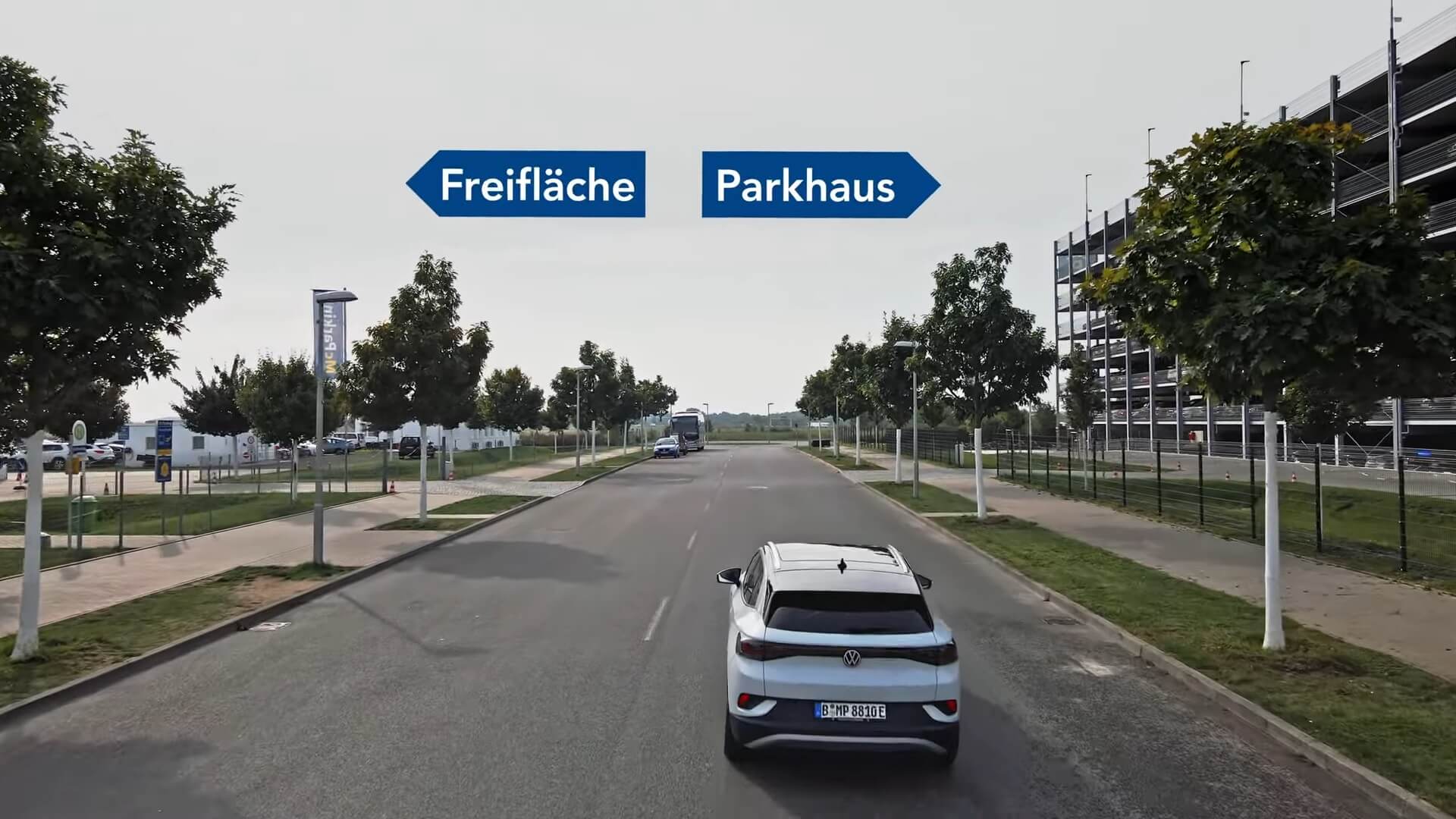 Areál McParking: parkovací plochy a vícepodlažní parkoviště
