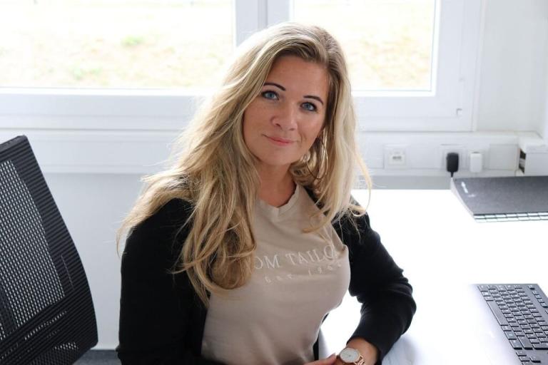 Autorizovaný signatář společnosti McParking Janine Schlockow při práci