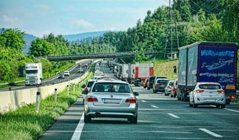 Rescue lane is formed on the motorway