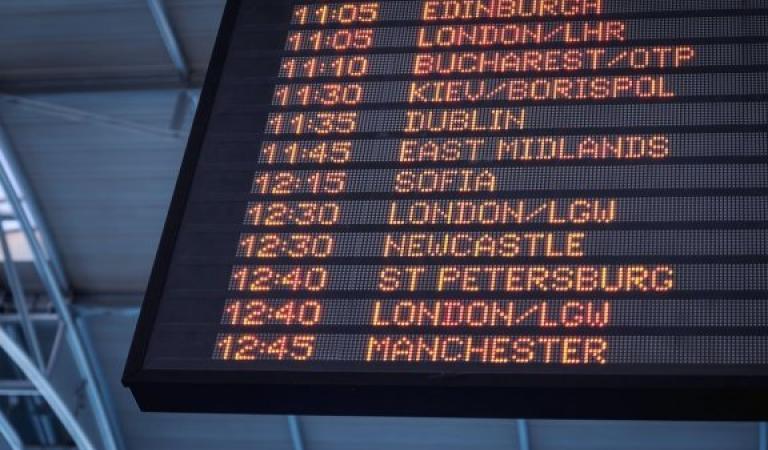 Display board at the airport - Parking at the airport with McParking!