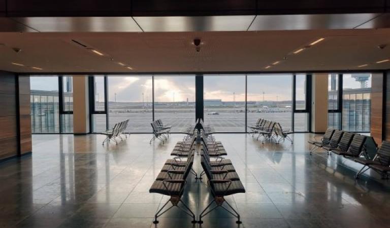 View from the terminal hall onto the tarmac