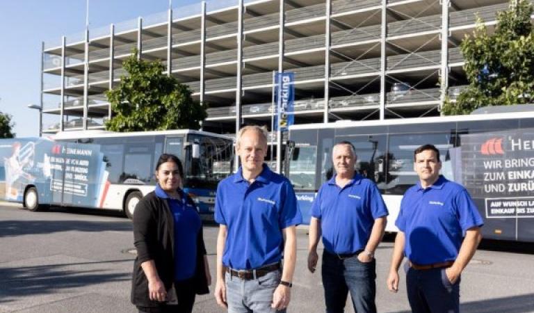 2023 Správa parkoviště McParking Team před parkovištěm