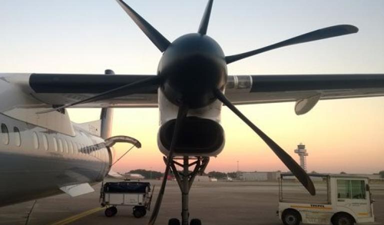 Parkování na letišti Hannover - Letadla na odbavovací ploše